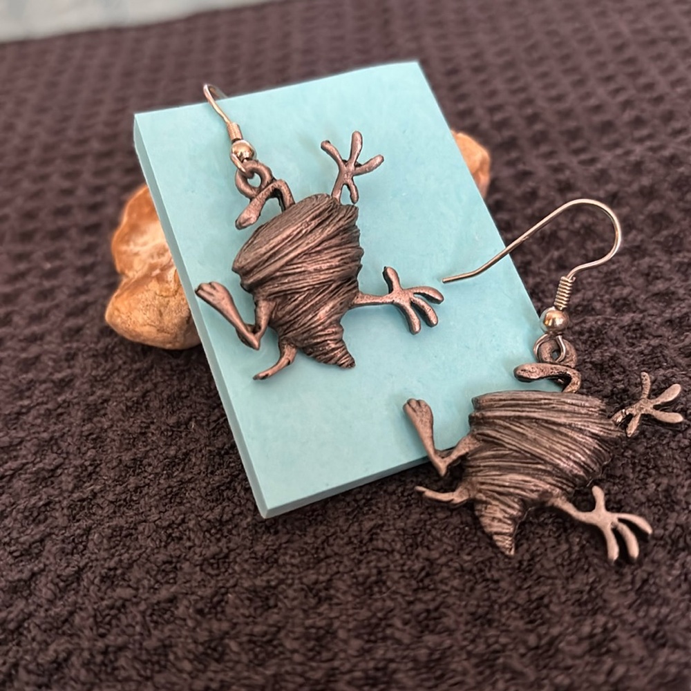 ❤️HOST PICK❤️Tasmania Devil Earrings